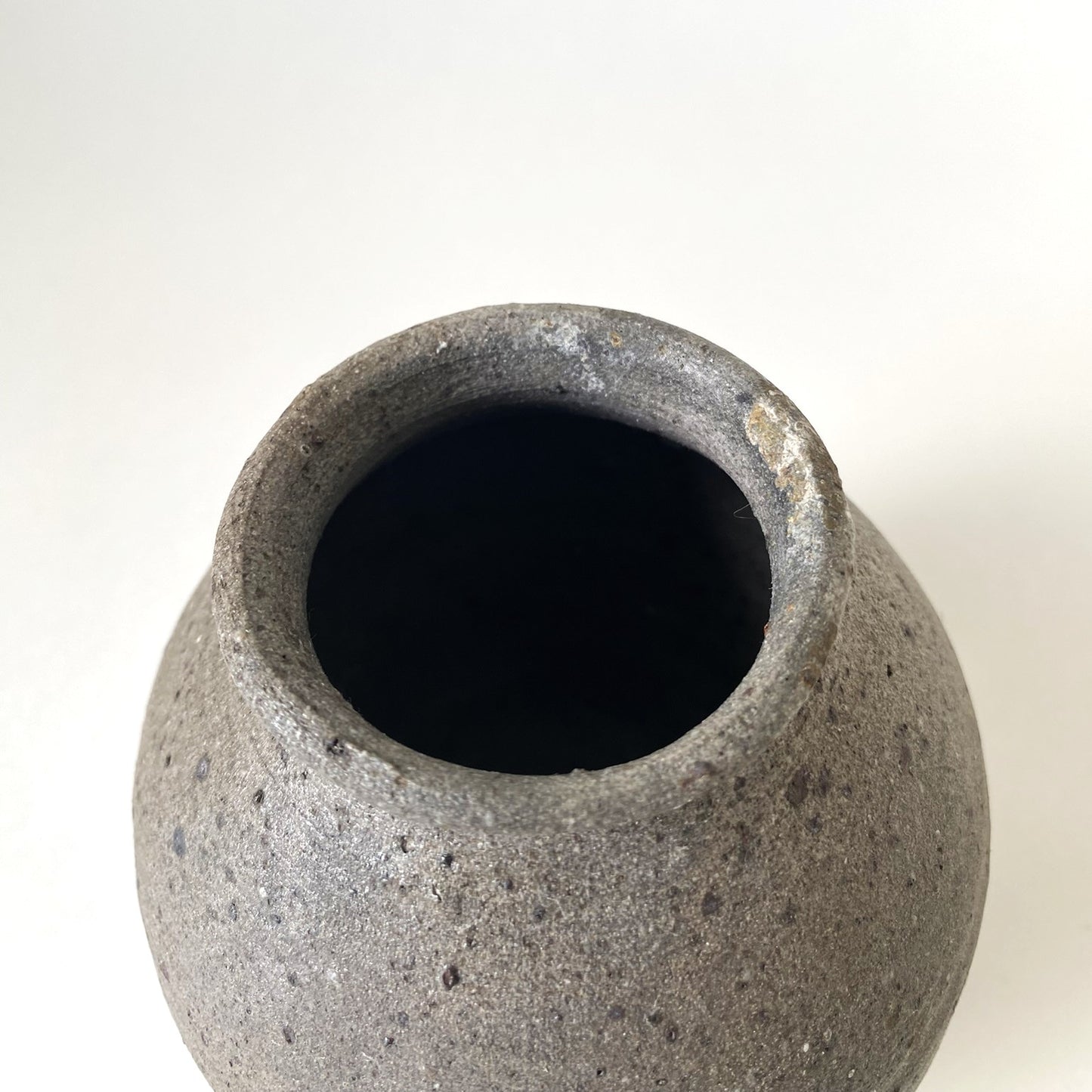 青木亮　焼締め小壺