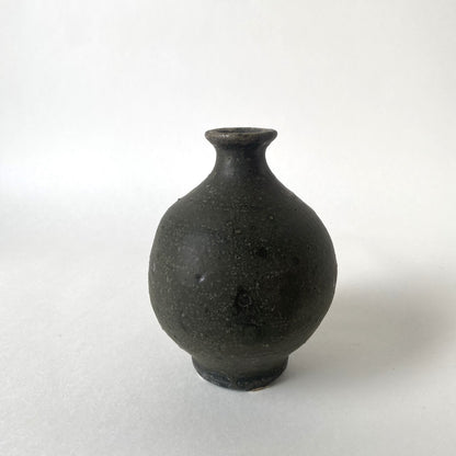 青木亮　鉄釉徳利